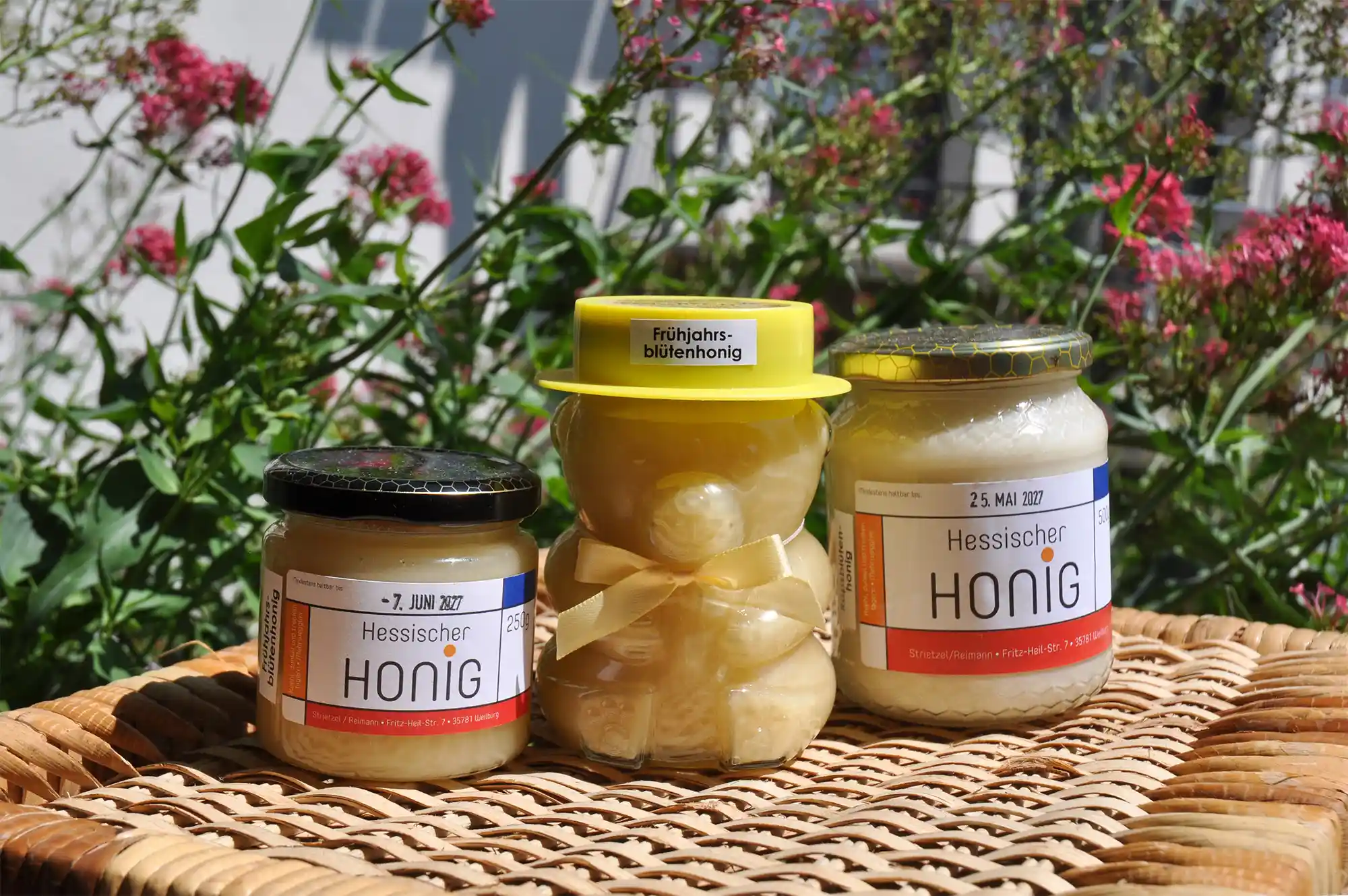 Frühjahrsblütenhonig in verschiedenen Gläsern abgefüllt von Imkerei Engelgraben