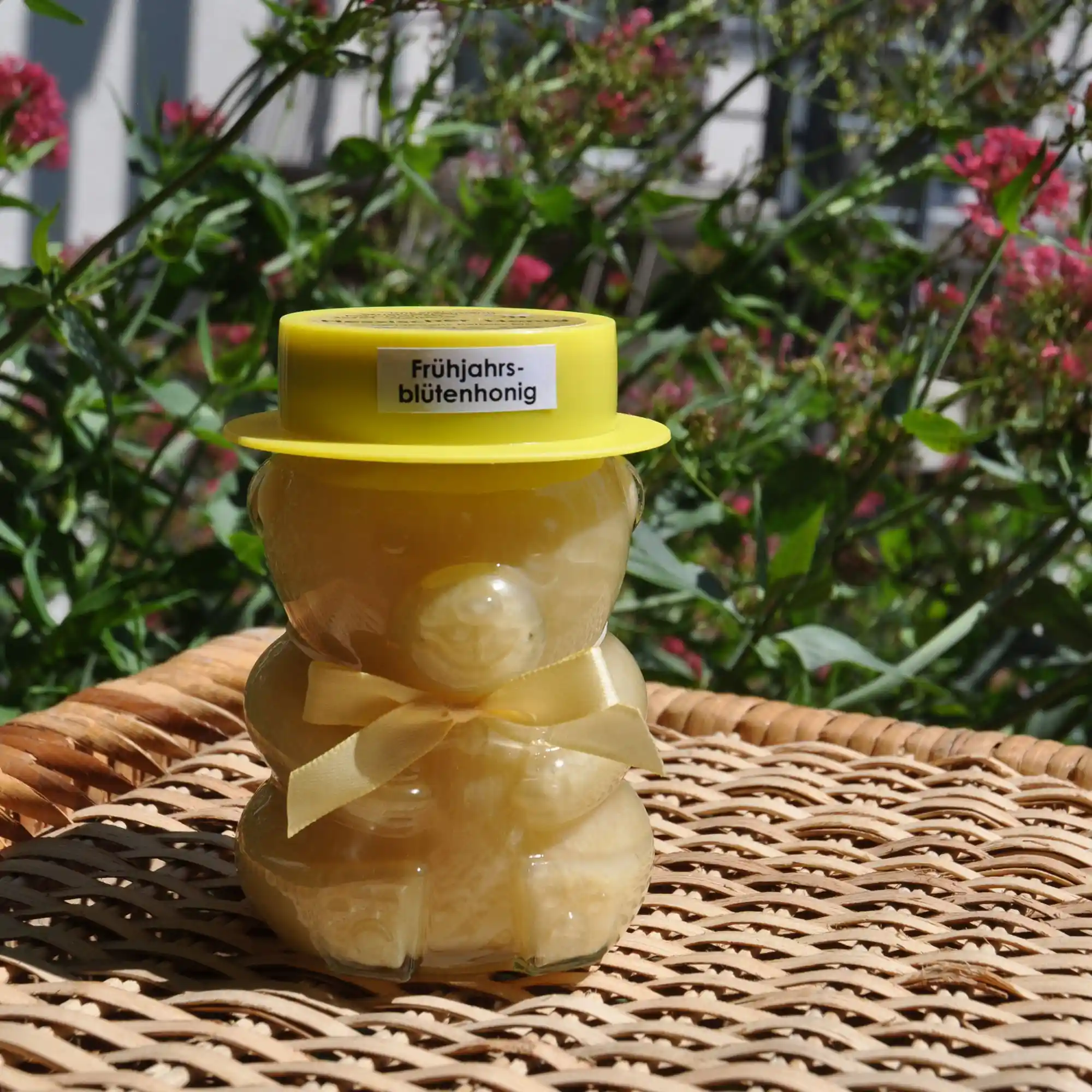 Frühjahrsblütenhonig in der Bärchenform von Imkerei Engelgraben